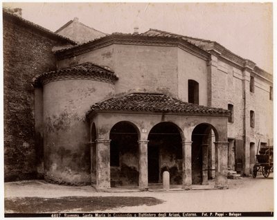 Mariakirken i Cosmedin eller Ariernes Baptistery, Ravenna, Emilia-Romagna, Italien, fotografi af Pietro Poppi, Bologna, ca 1900 af Italian Photographer