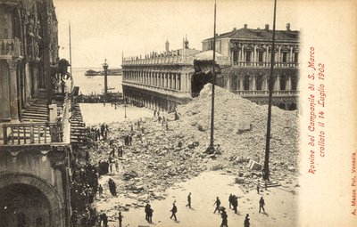 Sammenbrud af Campanile of San Marco, Venedig, 14. juli 1902 af Italian Photographer