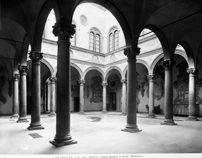 Gården til Palazzo Medici Riccardi, Firenze, Italien, ca. 1890 (s/h-foto) af Italian Photographer