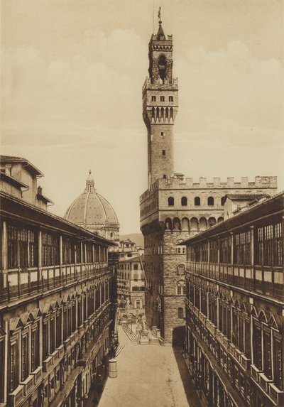 Firenze / Firenze: Porticoes of the Uffizi, bygget efter et design af Vasari (s/h foto) af Italian Photographer