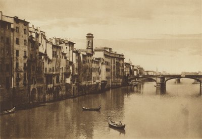 Firenze / Firenze: Udsigt over Arno med Ponte a S Trinita (s/h foto) af Italian Photographer