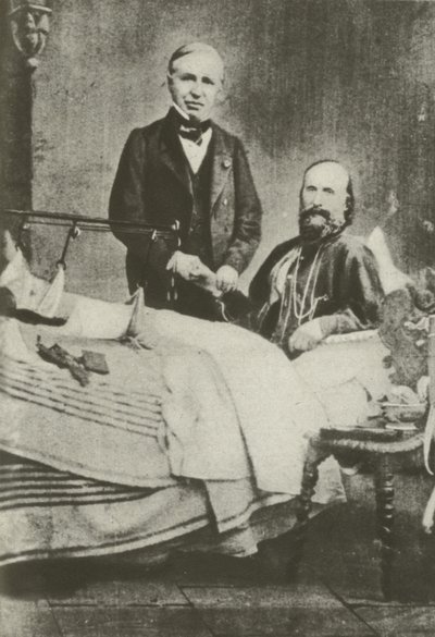 Garibaldi, såret i kamp, med sin læge (s/h foto) af Italian Photographer