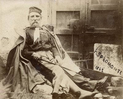 Giuseppe Garibaldi i Aspromonte, med skade på benet i 1862 af Italian Photographer