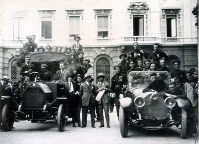 Milano, 3. og 4. august 1922. Fascisternes reaktion på strejken. Aktionshold på Scala Plads. af Italian Photographer