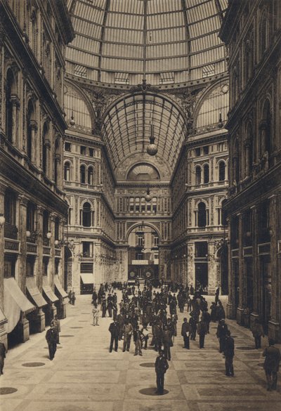 Napoli: Interno Galleria Umberto I (s/h-foto) af Italian Photographer