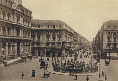 Napoli: Piazza Della Borsa og Rettifilo Corso Umberto I (s/h-foto) af Italian Photographer