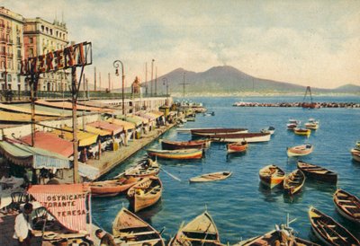 Napoli / Napoli: Santa Lucia med Vesuv (foto i farver) af Italian Photographer
