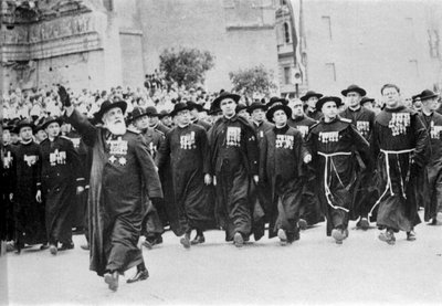 Parade i Rom i 1931, indledt af det kirkelige organ. af Italian Photographer