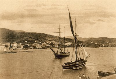 Sanremo, villaer og hoteller mod øst (s/h foto) af Italian Photographer