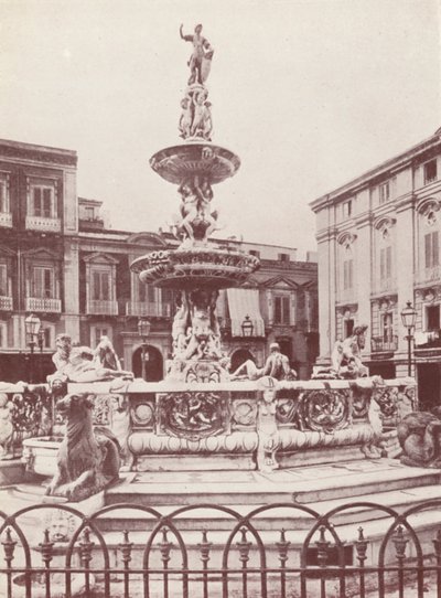 Sicilien: Et springvand i Messina (s/h-foto) af Italian Photographer
