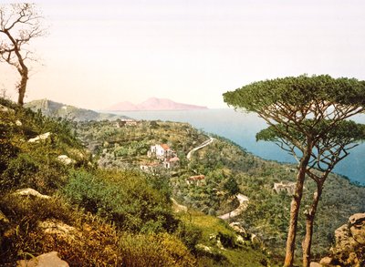 Udsigt over Vesuv på tværs af Napoli-bugten, 1890-1900 af Italian Photographer