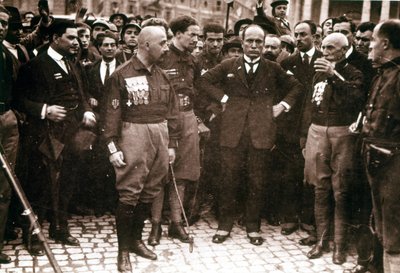 Gå på Rom, Mussolini og sorte skjorter i 1922. af Italian Photographer