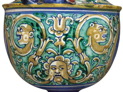 En Deruta maiolica vase med to håndtag, ca. 1525-50 af Italian School
