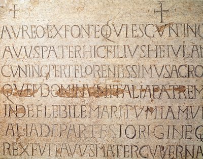 Middelalderens arkæologi (middelalderen). Barbarisk kunst fra Lombardiet: gravsten over den langobardiske kong Cunipert, kendt som den fromme (Cuniperto, 678-700). Lombard kunst. Pavia, Civic Museum, Arkæologisk Sektion (Pavia, Musei Civici, Sezione Archeo af Italian School