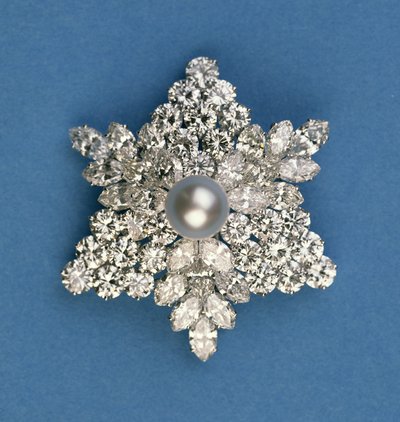 Cirkulær og marquise diamant snefnug broche fra Bulgari af Italian School