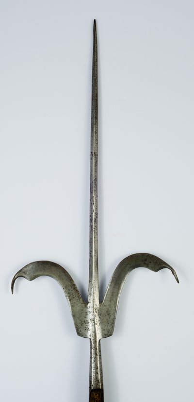 Friuli Spear, ca. 1600 (stål og træ) af Italian School
