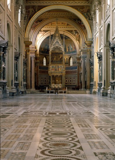 Gotisk kunst: udsigt til det pavelige alter over Tabernaklet lavet af Giovanni di Stefano omkring 1367 pryder tolv paneler dekoreret med fresker af Barna da Siena (1300-tallet). 1367-1368. Basilikaen St. Johannes af Laterano (San Giovanni in Laterano) af Italian School