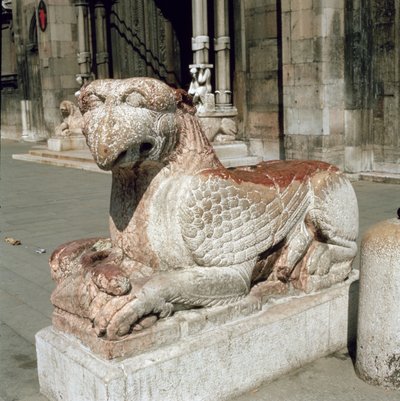 Griffin liggende på en sokkel, midten af 1200-tallet af Italian School