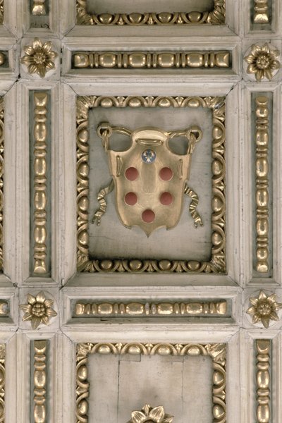 Medici våbenskjold, fra kirkens underside (stuk) af Italian School