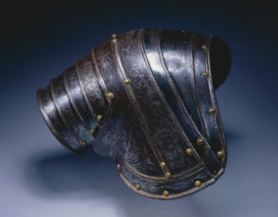 Pauldron til højre skulder, ca. 1560-70 (blåt og forgyldt stål) af Italian School