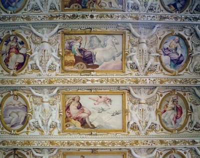 Salen på første sal, detalje af mytologiske figurer, loftdekoration af Italian School