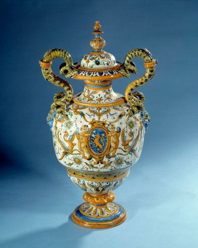Vase med snoede hanke i majolic (maiolica) fremstillet på fajancefabrikkerne i Patanazzi i Italien (slutningen af det 16. og 17. århundrede) Paris, Louvre Museum af Italian School