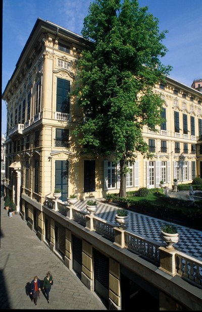 Udsigt over paladset (Palazzo) Bianco (eller Luca Grimaldis palads) bygget i 1530 og 1540 i Genes (Genova), Italien af Italian School