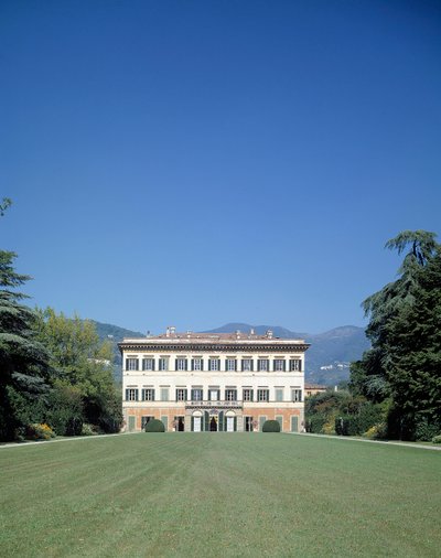 Udsigt over facaden af ​​Villa Reale di Marlia (eller Palazzo Orsetti) af Italian School