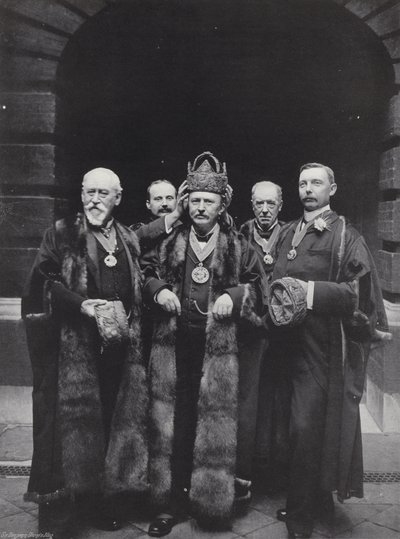 Valgdag i Girdlers Hall, der kroner Mesteren af J. Benjamin Stone