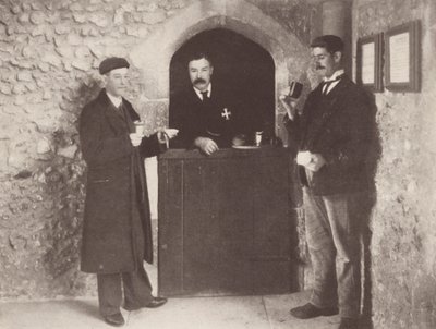 Arbejdsløshedsunderstøttelse på Hospital of St Cross, Winchester (s/h-foto) af J. Benjamin Stone