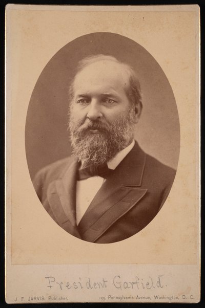 Portræt af James Abram Garfield 1831-1881, marts 1881. af J F Jarvis