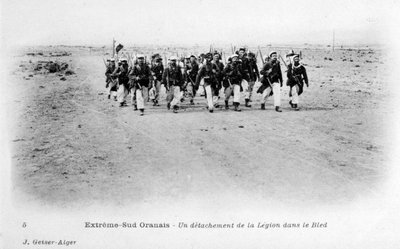 En afdeling af den franske fremmedlegion i Sahara-ørkenen, Algeriet, c1905 af J. Geiser