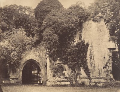 Old Gateway, Raglan Castle, Monmouthshire, 1855. af J. Holden