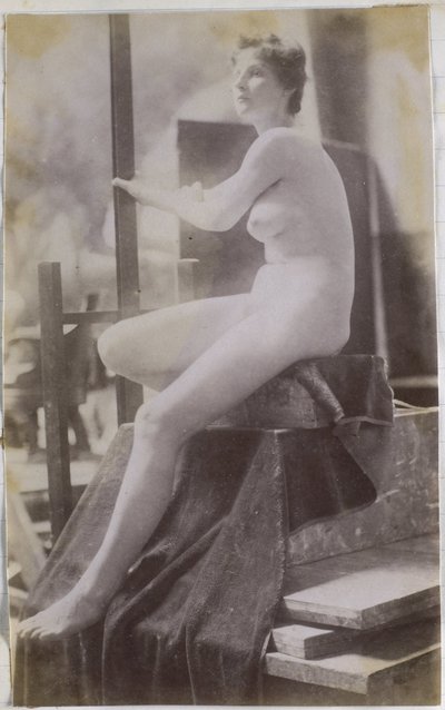 Studie af en kvindelig nøgenmodel, siddende på podiet og set fra siden, i Jacques de Lalaings studie, forstudie til Fernand Scribes begravelsesmonument på Gent kirkegård af Jacques Lalaing (attributed to)