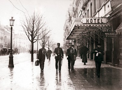 Vagter på gaden, Bruxelles, 1898. af James Batkin