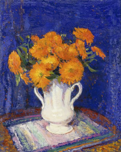 Morgenfruer i en hvid vase af James Bolivar Manson