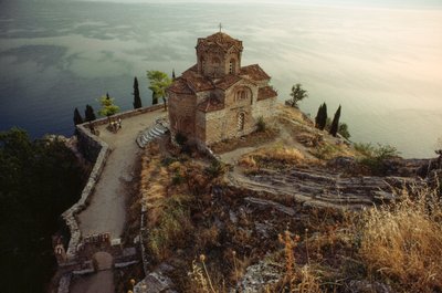 Ohrid-regionen er optaget på verdensarvslisten. KIRKEN SAINT JOHN KANEO, OHRIDSØEN, JUGOSLAVIEN. af James L Stanfield