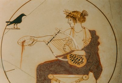 Hvidgrundet kylix dekoreret med en fremstilling af Apollon. Guden sidder på en... af James L Stanfield