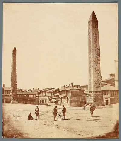 «Obelisker på hippodromen» [Istanbul. Hippodromen foran Den Blå Moské med to obelisker - i forgrunden Theodosius-obelisken] af James Robertson