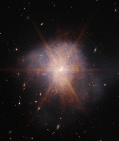 Arp 220 (NIRCam og MIRI billede) af James Webb Space Telescope (NASA)