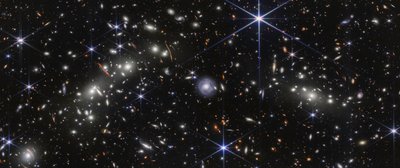 Kugleformet stjernehob (billede fra NIRCam) af James Webb Space Telescope (NASA)