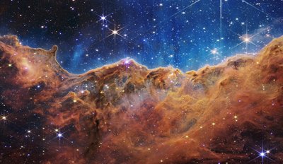 Kosmiske klipper i Carina-tågen (NIRCam-billede) af James Webb Space Telescope (NASA)