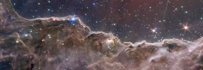Kosmiske klipper i Carina-tågen (NIRCam og MIRI Composite Image) af James Webb Space Telescope (NASA)