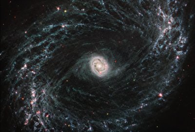 NGC 1433 (MIRI-billede) af James Webb Space Telescope (NASA)