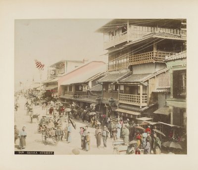 En gade i Osaka, Japan (håndfarvet sort/hvid foto) af Japanese Photographer