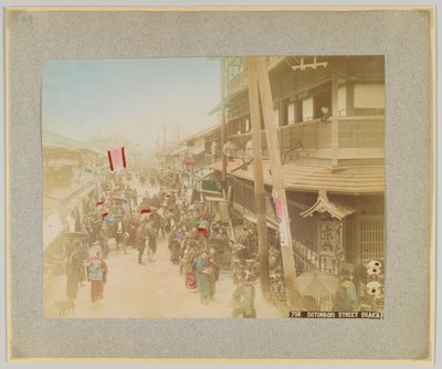 Dotonbori Street, Osaka, Japan (håndfarvet sort/hvid foto) af Japanese Photographer