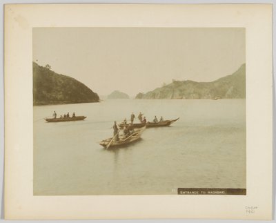 Indgang til Nagasaki, Japan (håndfarvet sort/hvid foto) af Japanese Photographer