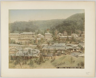 Generel udsigt over Maruyama Park, Kyoto, Japan (håndfarvet sort/hvid foto) af Japanese Photographer