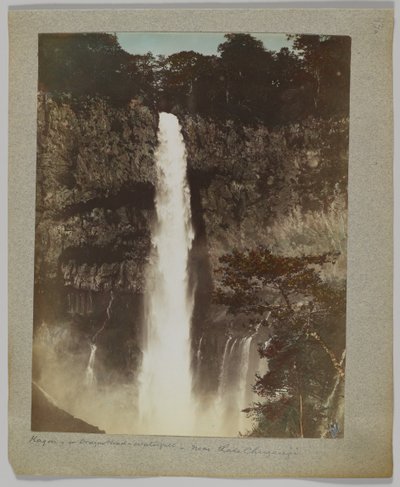 Kegon Falls, Lake Chuzenji, Nikko, Japan (håndfarvet sort/hvid foto) af Japanese Photographer