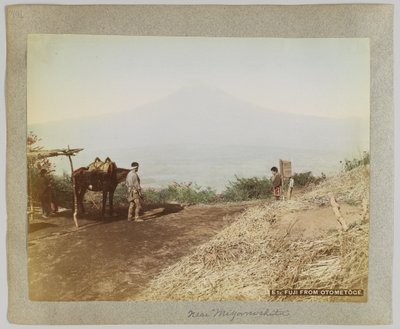 Mount Fuji fra Otometoge, Japan (håndfarvet sort/hvid foto) af Japanese Photographer